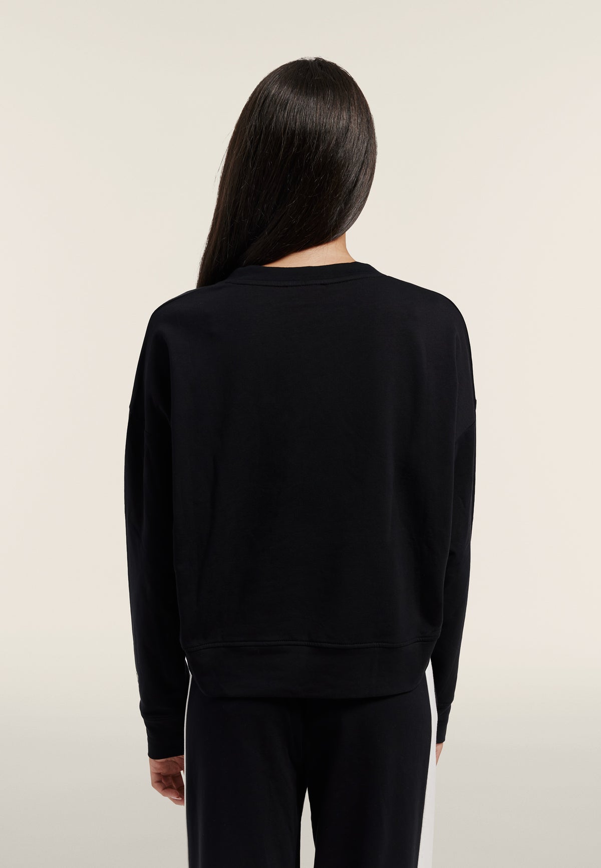 Cropped V-neck sweatshirt with maxi print - Black