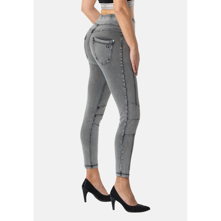 Freddy N.O.W® Yoga Pants - 7/8 - Mid Waist Skinny- Foldable Waist - Biker-Style - Grey Denim - Black Seam - J3N