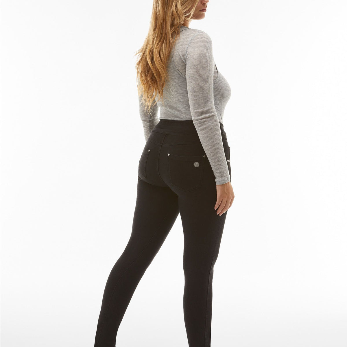 Freddy N.O.W.® Yoga Jeans - Mid Waist Skinny - J7N - Black – Black Seams – Freddywear